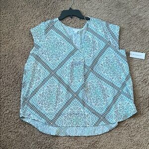 Liz Claiborne Blue and White Patterned Top